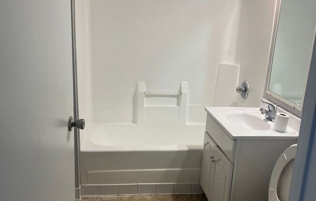 2 beds, 1 bath, 675 sqft, $1,400, Unit 223