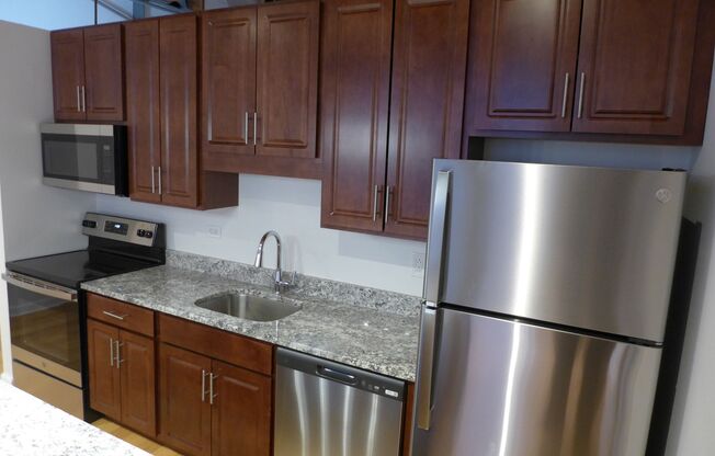 Studio, 1 bath, 550 sqft, $1,850, Unit 606