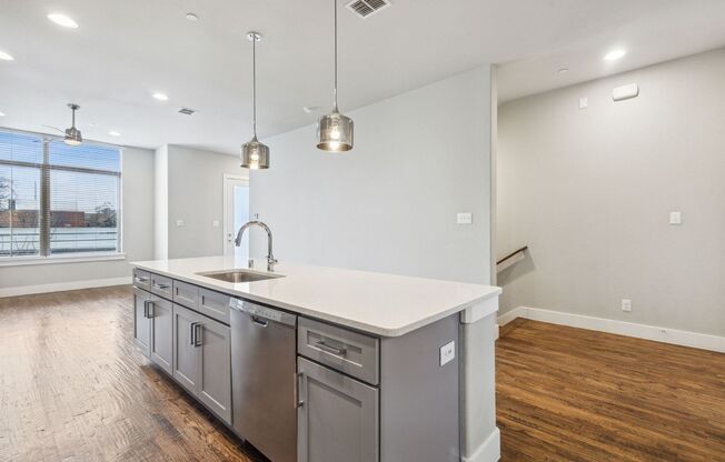 Stunning 3-story townhouse located in the desirable area of Vintage Place
