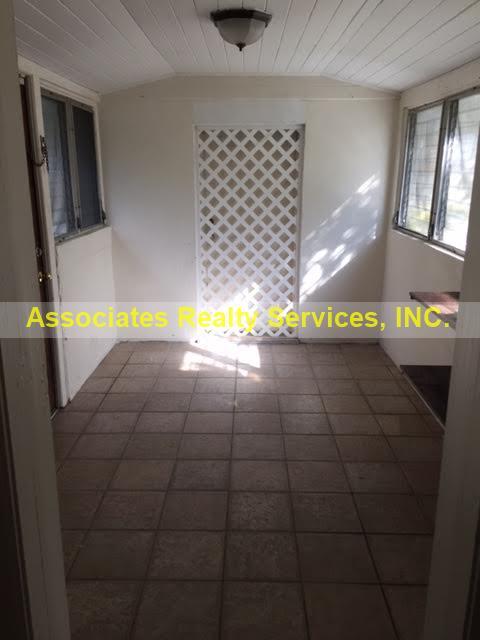 2 beds, 1 bath, 808 sqft, $1,095