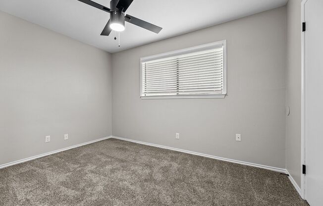 2 beds, 1 bath, $1,375, Unit 115