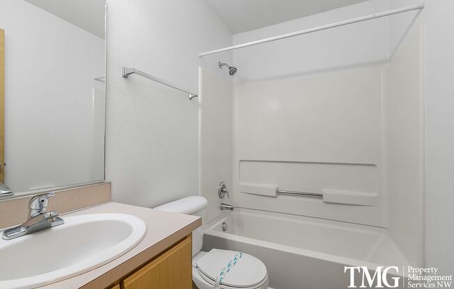 2 beds, 2 baths, 912 sqft, $1,595, Unit 02