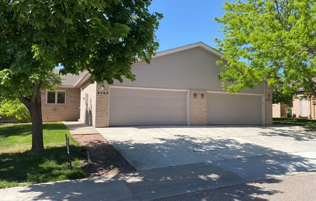 4 Bed 3 Bath Patio Style Duplex - 2 Car Garage Very Spacious, Quiet West Fort Collins Neighborhood