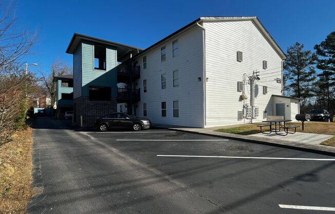 Charming 2 Bedroom / 1 Bath apartments in convenient location off Middlebrook Pike!