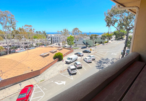 2 beds, 1.5 baths, 950 sqft, $4,195