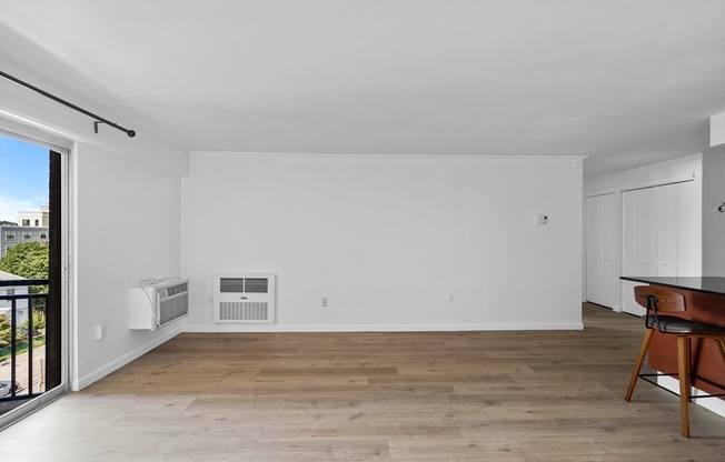 1 bed, 1 bath, 670 sqft, $2,100, Unit 6G