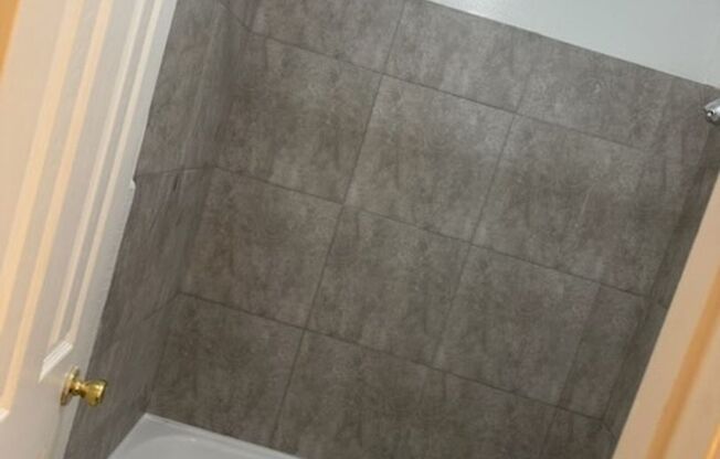 1 bed, 1 bath, 705 sqft, $900, Unit 43