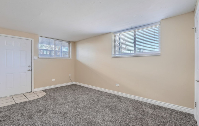 Asbury Arms – 1 & 2 Bedroom Apartments Steps from Colorado Station Light Rail!