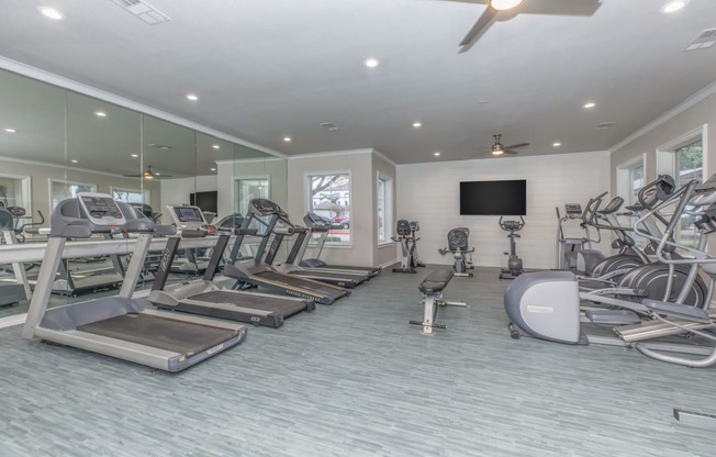 the gym at the whispering winds apartments in pearland, tx