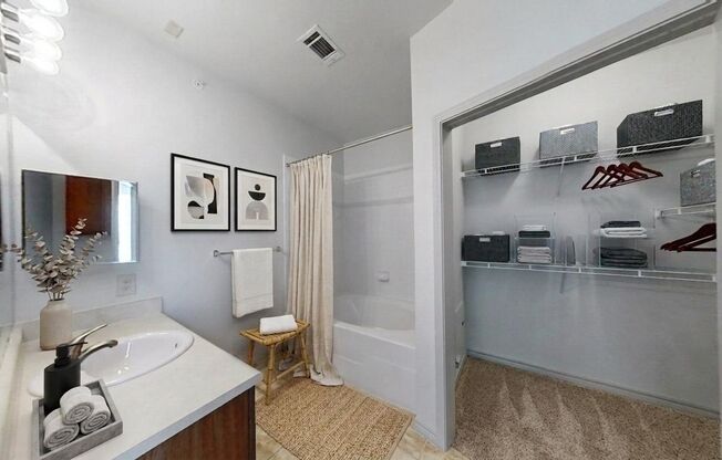 2 beds, 2 baths, 865 sqft, $1,239, Unit 3208