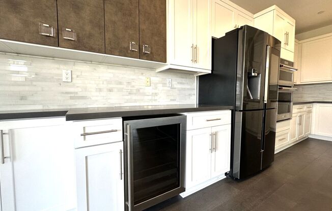 Civita/Apex – Luxury 3BR 3.5BA, Valley Views, Luxury Upgrades, AC, W/D, 2-Car Garage.