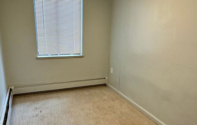 1 bed, 1 bath, $995, Unit #6