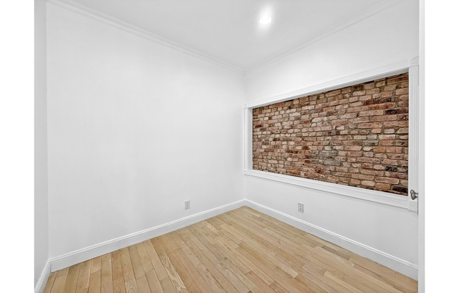 1592 SAINT MARK'S AVE