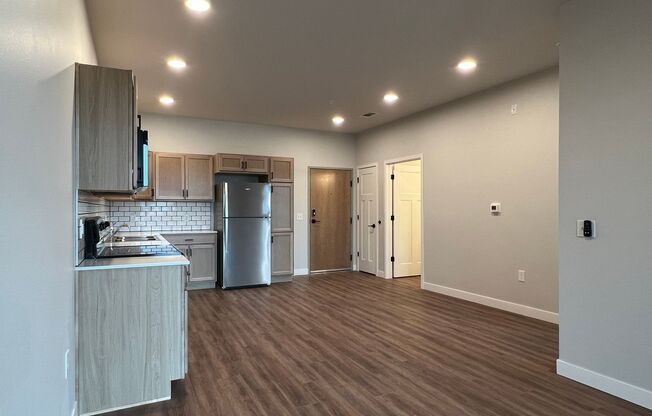 1 bed, 1 bath, 647 sqft, $1,540, Unit WR 305-215