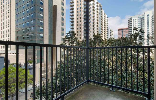 Biltmore at Midtown apartments in Atlanta, GA photo of patio
