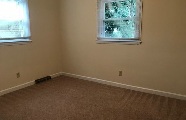 3 beds, 1 bath, $1,400