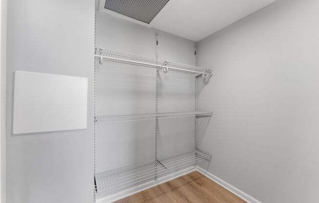Studio, 1 bath, 353 sqft, $1,600, Unit 604