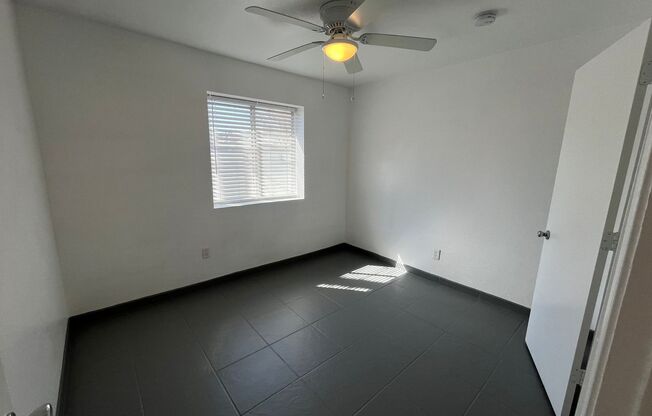 3 beds, 1 bath, 900 sqft, $1,595, Unit 01