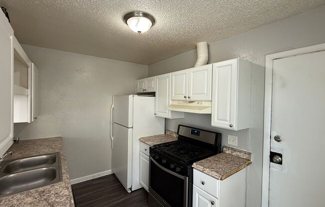 Cute Airy Studio Near Havana and Exposition **Move-In Special**