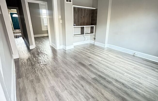 Spacious 4BR Rowhome Near Ellwood Park, Washer/Dryer Included