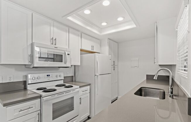 2 beds, 1 bath, 827 sqft, $2,650, Unit Unit 095