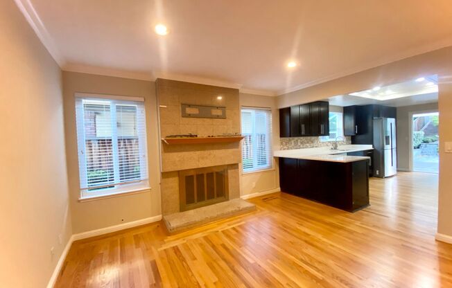 Gorgeous 4-bedroom Home Located in Cameron Hills Neighborhood of Fremont!