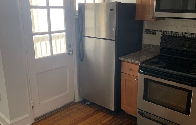 3 beds, 2 baths, $1,800, Unit Apt. 104