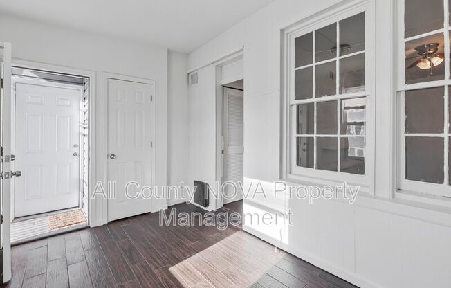 1719 W VIRGINIA AVE NE