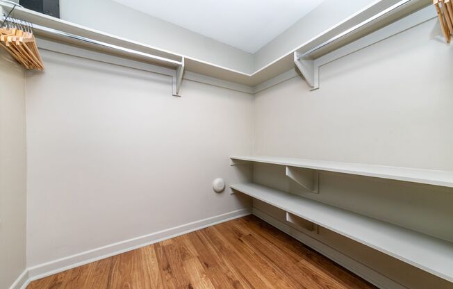 Studio, 1 bath, 300 sqft, $1,900, Unit Garden 1FL