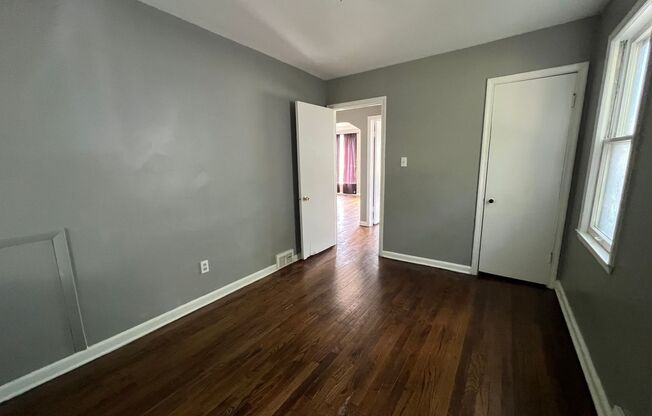 3 beds, 1 bath, $1,000