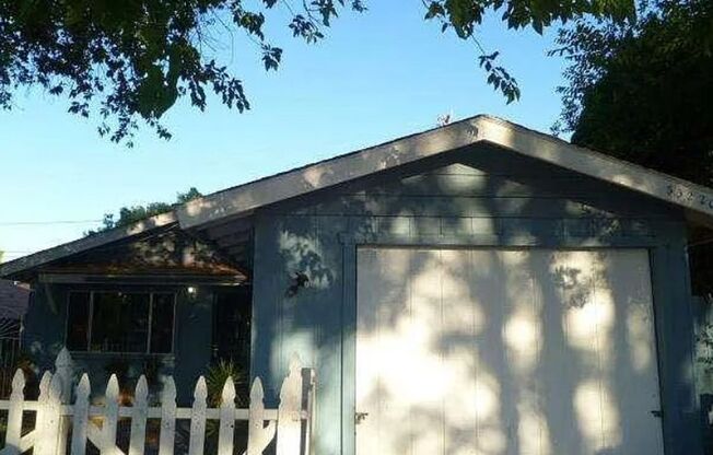 Cozy Single-Story 2 Bed/2 Bath Home In Lake Elsinore!