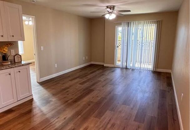 2 beds, 2 baths, 882 sqft, $2,225, Unit 52