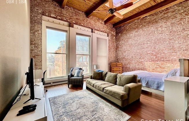 308 W 8th St