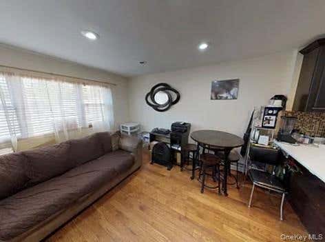 13843 SPRINGFIELD BLVD