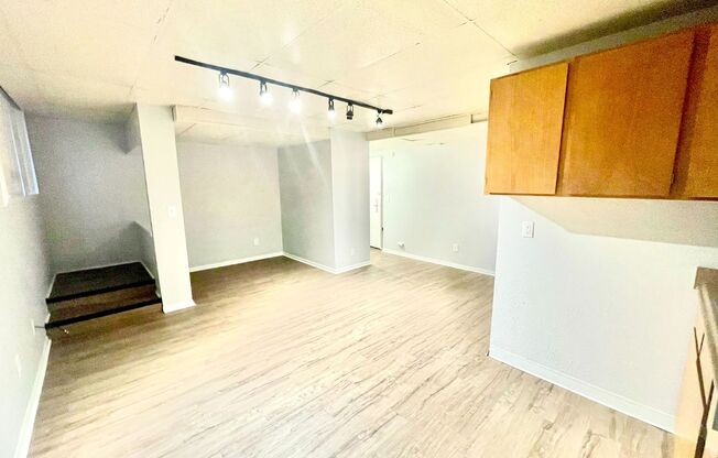 Studio, 1 bath, 300 sqft, $1,150, Unit A