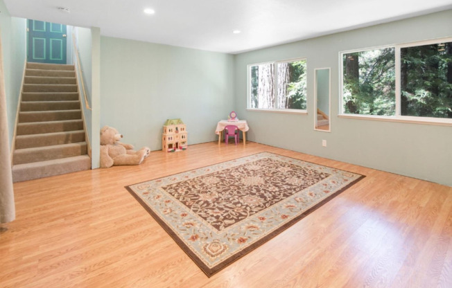 25950 SOQUEL SAN JOSE RD