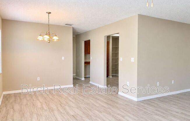 1844 E DR