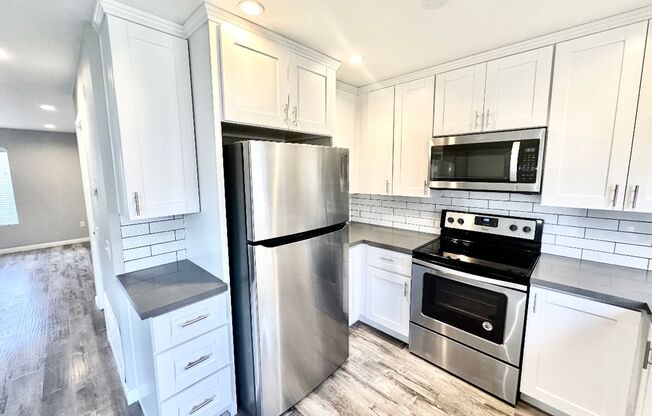 Stunning Townhome In Santee with Modern Fixtures