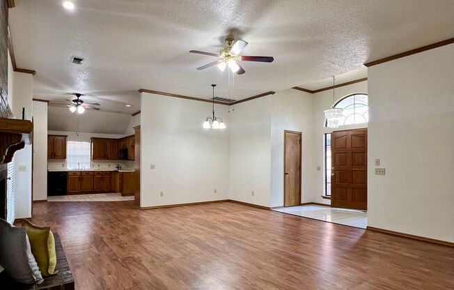 Spacious Bedroom Home in Westmoore School District!