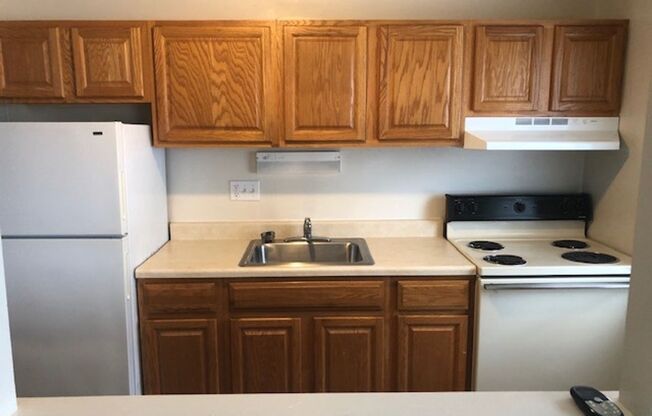 1 bed, 1 bath, 770 sqft, $1,085, Unit 00 - K-12