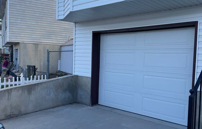 3 bedroom, 1 bath unit. Newly Remodeled.