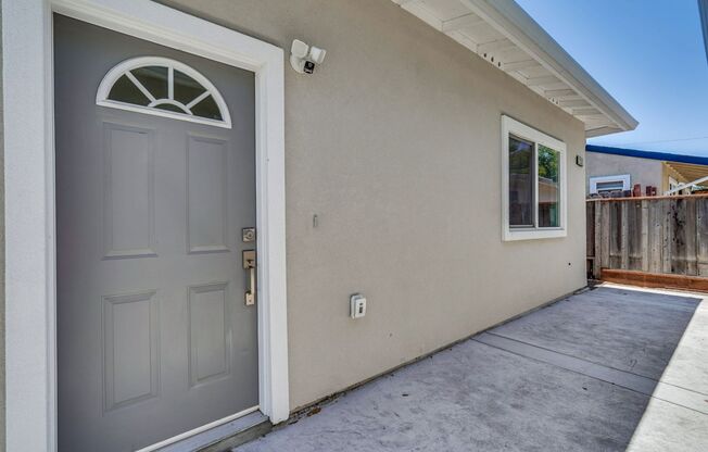 Excellent 2 bed 1 Bath ADU