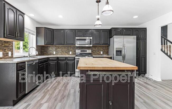 1716 EVERGREEN DR