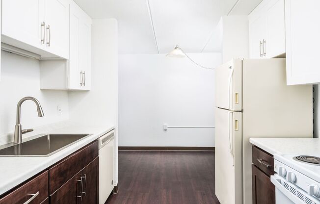 2 beds, 1.5 baths, 893 sqft, $1,395, Unit 202