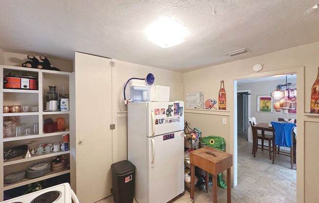 2 beds, 1 bath, $2,400