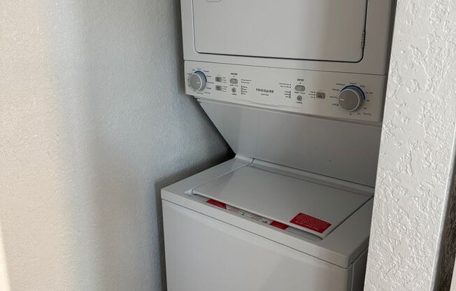 2 beds, 1 bath, 850 sqft, $1,450, Unit 09