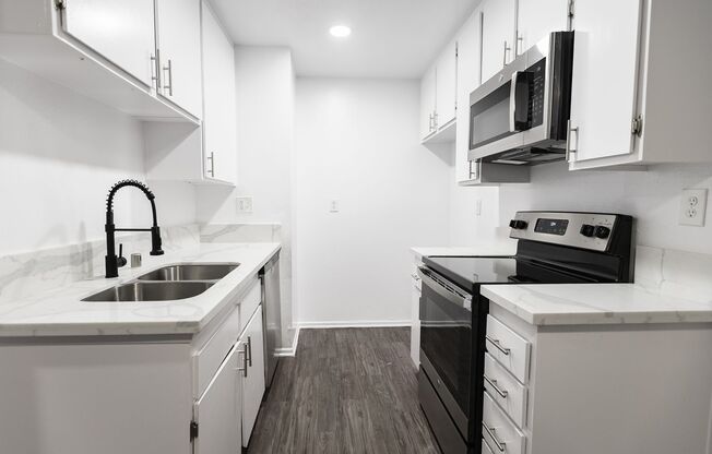 2 beds, 2 baths, 1,100 sqft, $2,098, Unit 111