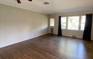 3 beds, 1 bath, $1,100