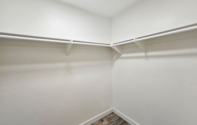 2 beds, 1 bath, 925 sqft, $2,245, Unit 017