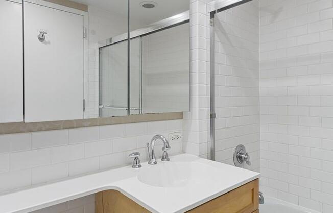 516 W 47 ST